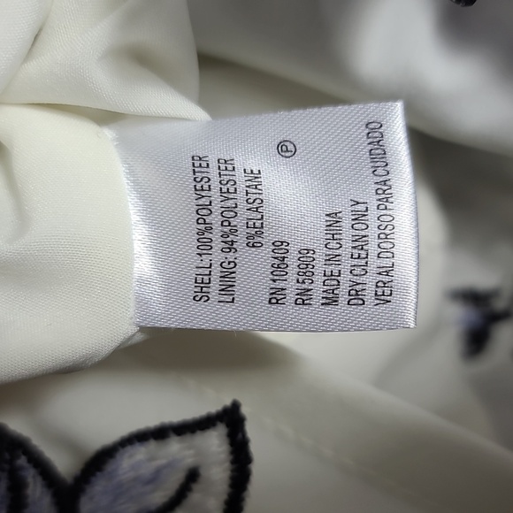 ANTONIO MELANI Floral Cut Out Lace Lined Skirt Size 2 - Picture 3 of 13